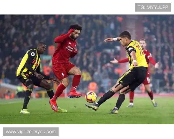 利物浦前场逼抢奏效，对手后场频繁解围