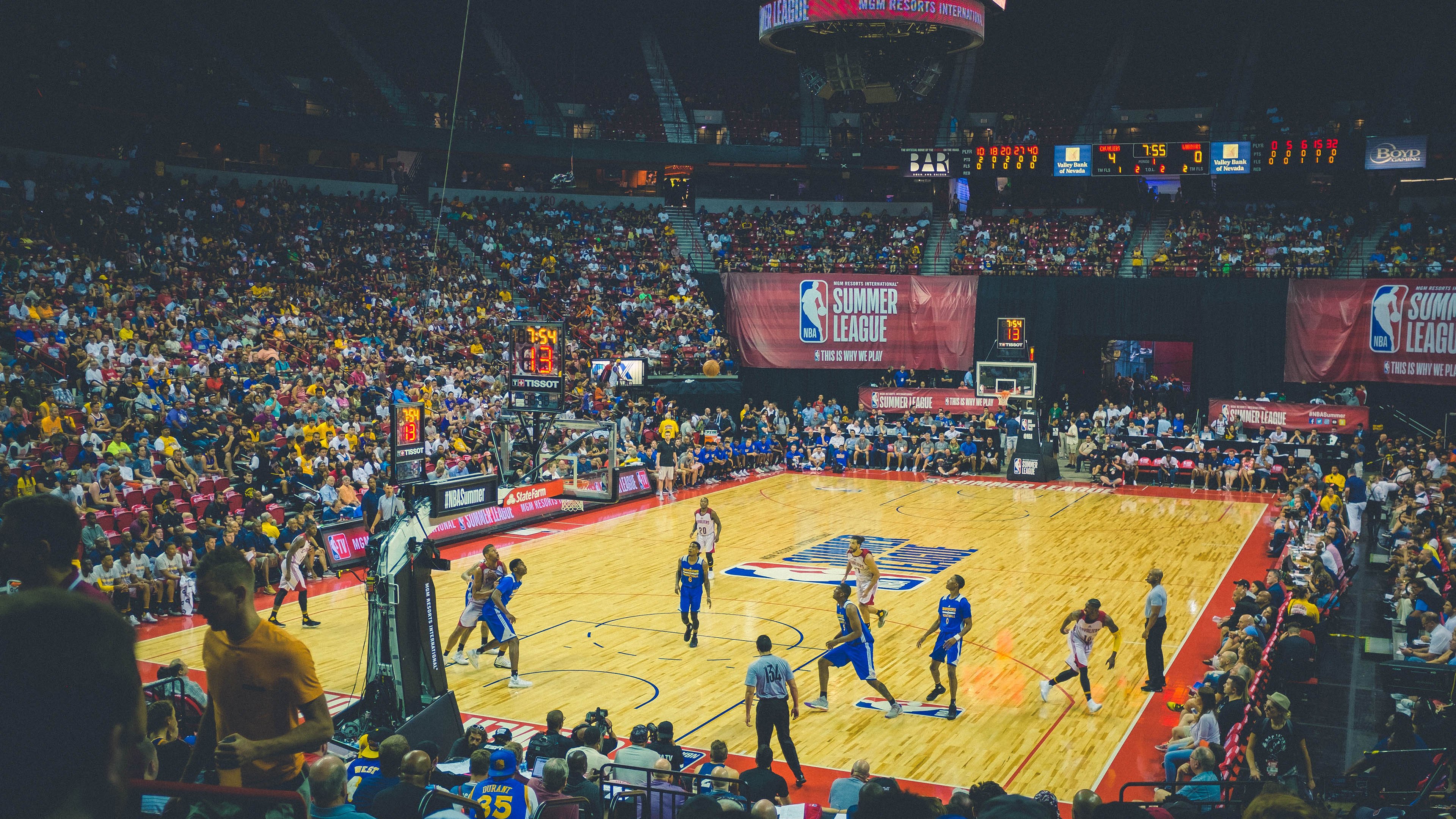 湖人组织老带新小组提升队内协作氛围,老队员带新队员